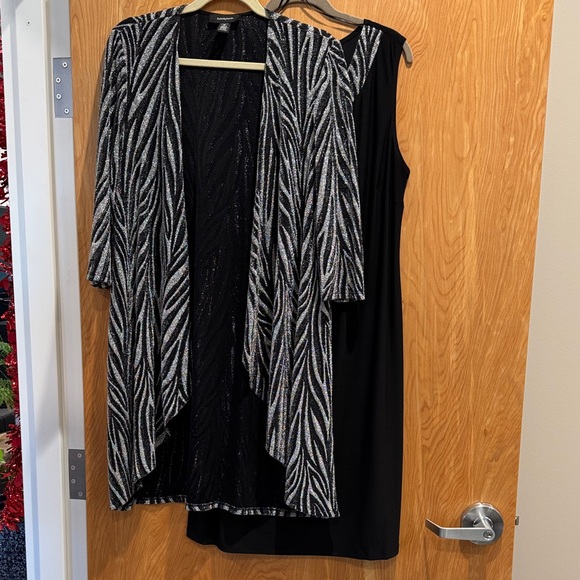 R&M Richards Elegant Black Dress - Picture 4 of 5